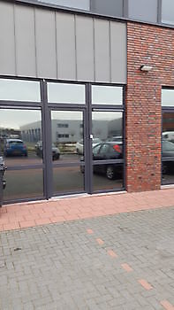 ZONWERENDE GLASFOLIE - Spandoekstore.com reclameuitingen