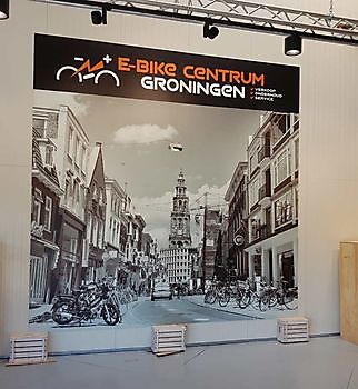 Fotowand 400 x 400 cm  E-bikecentrum Groningen - Spandoekstore.com reclameuitingen