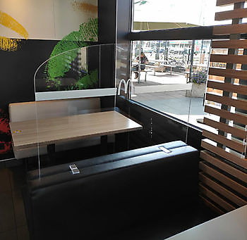 corona schermen geplaats McDonald's Stadskanaal, Winschoten, Appingedam - Spandoekstore.com reclameuitingen