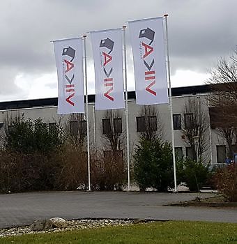 Aluminium baniermast plus vlaggen Vika Kunststof kozijnen  Winschoten - Spandoekstore.com reclameuitingen