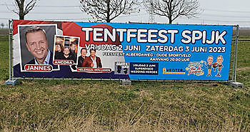 Spandoek tentfeest Spijk - Spandoekstore.com reclameuitingen